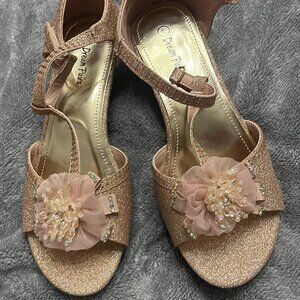 Dream Pairs size 6 little big girls gold glittery sandals